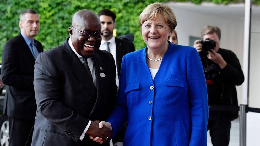 La canciller alemana Angela Merkal y el presidente de Ghana Nana Akufo Addo