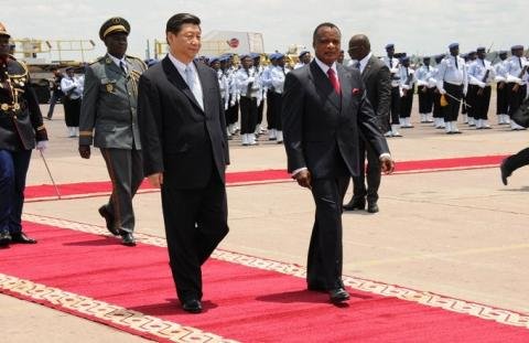El presidente chino xi jinping y su homólogo congoleño Denis Sassou Nguesso