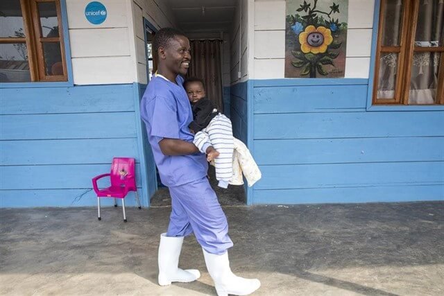UNICEF alerta de la vulnerabilidad de los niños frente al ébola tras la muerte de un bebé de 17 meses