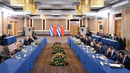 El presidente chino Xi Jinping se reúne con su par cubano Miguel Díaz Canel al margen de la XV Cumbre del BRICS en Johannesburgo Sudáfrica el 23 de agosto de 2023jpg