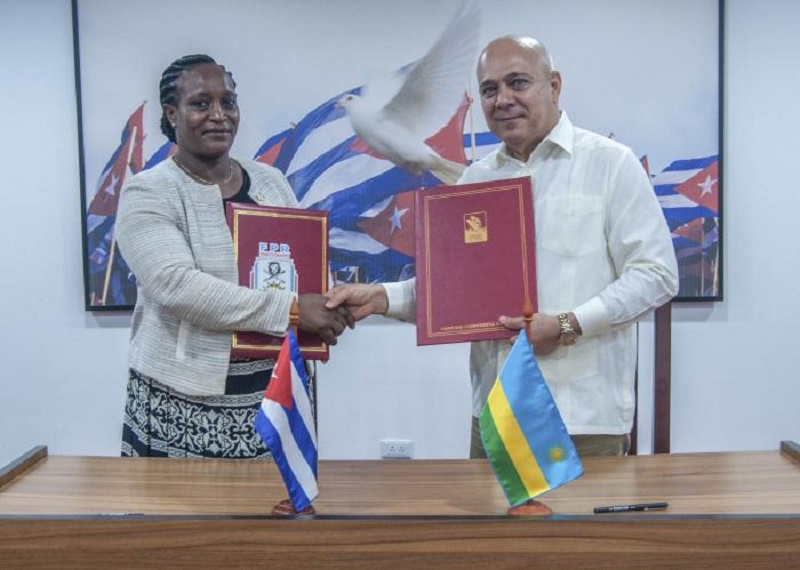 Acuerdo firmado por el secretario de Organización del Partido Comunista de Cuba Roberto Morales y la vicepresidenta del Frente Patriotico Ruandés FPR Consolee Uwimana