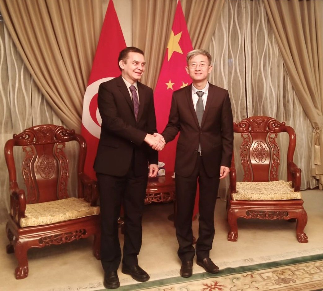 Embajador de la República Bolivariana de Venezuela Reinaldo Bolívar junto al Embajador de la República Popular de China Wan Li