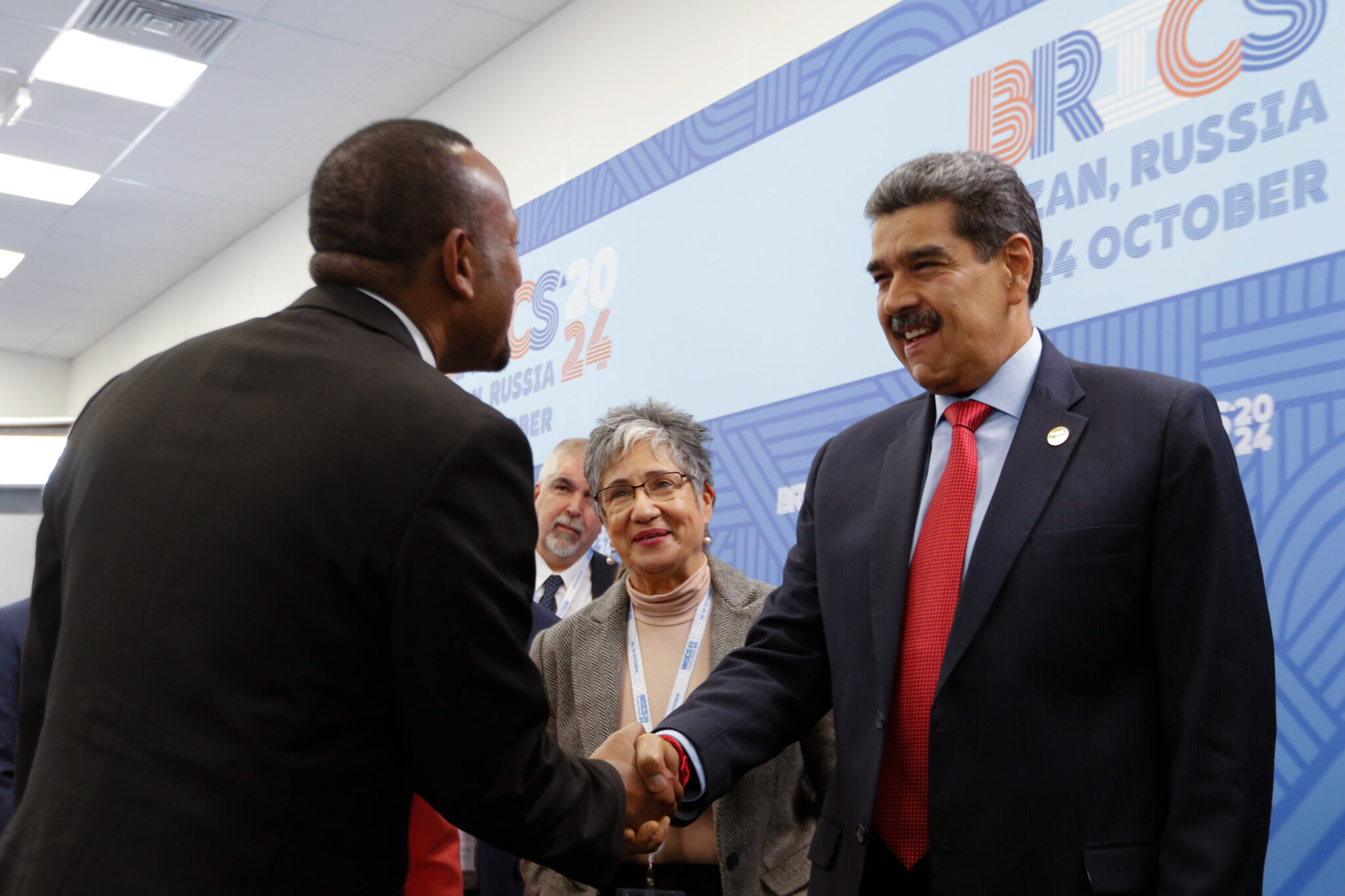 Presidente Nicolás Maduro, saludando al Primer Ministro Etíope Abiy Ahmed Ali