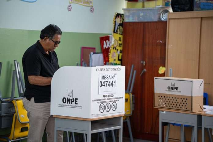 Elecciones municipales y regionales Peru 696x464