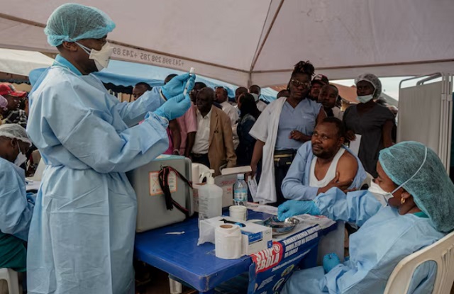 Ebola supera los 10.000 casos