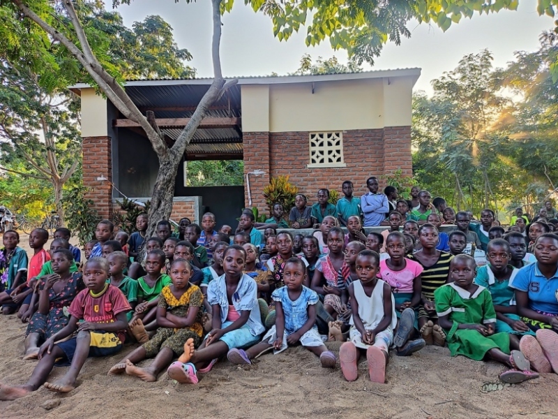 Niños y niñas del proyecto de Manos Unidas y Merys Meals en Malawi