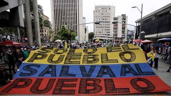 Colombianos se movilizan en la capital colombiana contra la agenda neoliberal del presidente Iván Duque