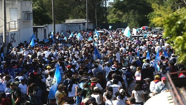 Los guatemaltecos exigen la renuncia del presidente Giammattei y de la fiscal general Consuelo Porras
