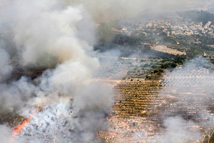 Humaredas cerca de las localidades de Ibl Al-Saqi y Kfar Hamam, en el sur del Líbano, tras el bombardeo de la aviación israelí