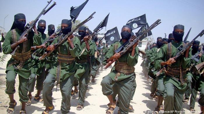 En su afán por derrocar al Gobierno insurgentes somalíes ejecutan diversos actos violentos y criminales   